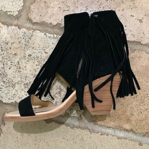 Koolaburra Piaz Wedge Fringe Indian Sandals
